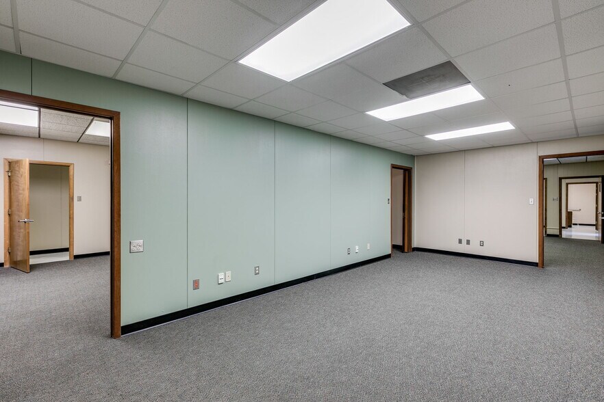 More Photos Of 602 W 12th St, Taylor Office For Lease