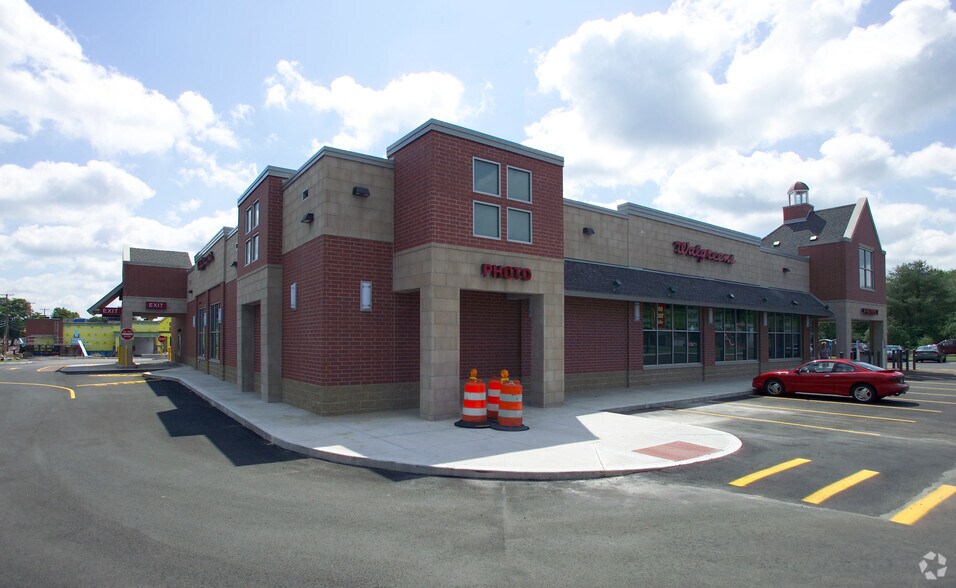 More Photos Of 121 Main St, Foxborough Storefront For Lease