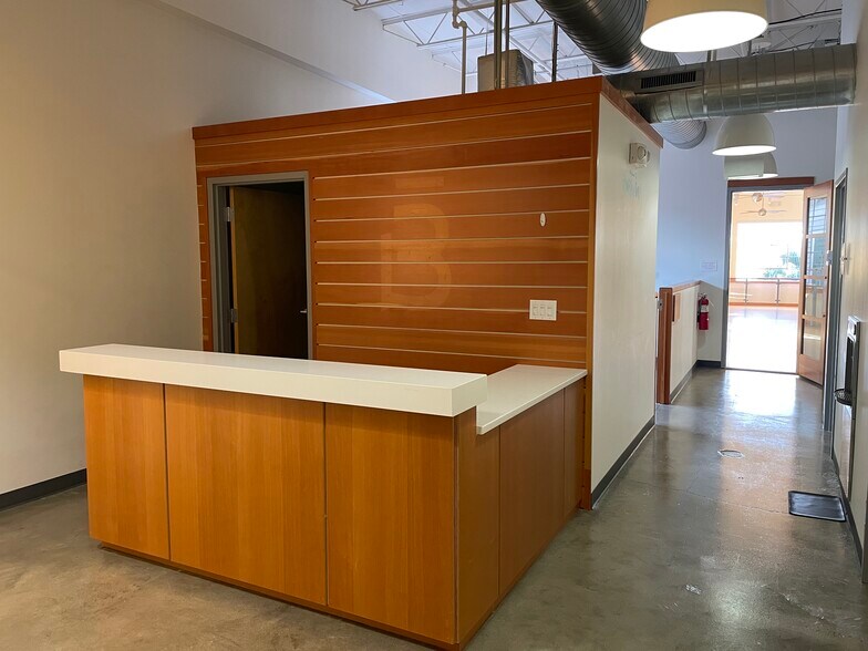 More Photos Of 484 King St, Charleston General Retail For Lease