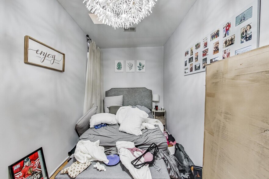 More Photos Of 2965 N Lincoln Ave, Chicago Storefront Retail Residential For Sale