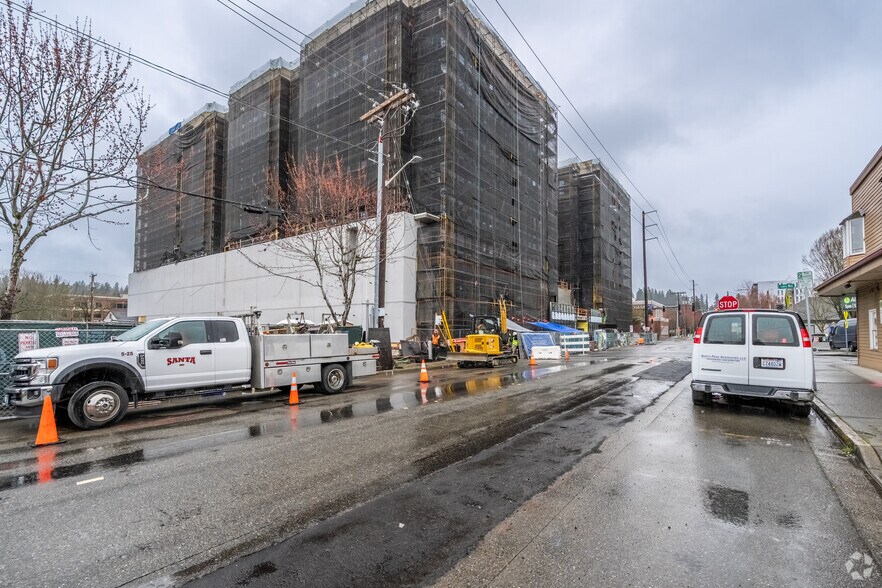 Primary Photo Of 16310 NE 80th St, Redmond Apartments For Lease