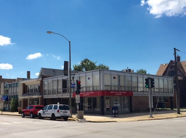 More Photos Of 3100 S Oak Park Ave, Berwyn Office For Sale
