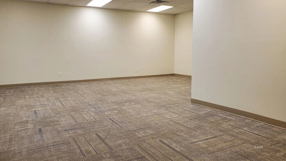 More Photos Of 557 W Silver St, Elko Office For Lease