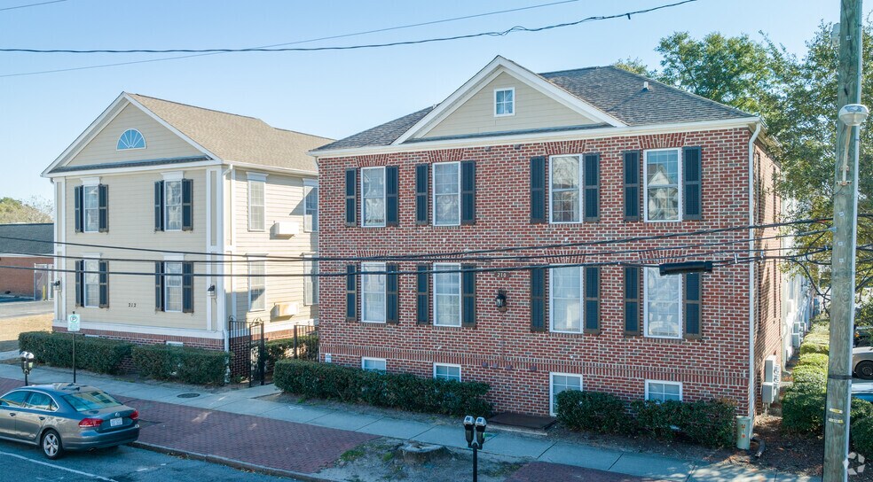 Primary Photo Of 214 Red Cross St, Wilmington Apartments For Lease