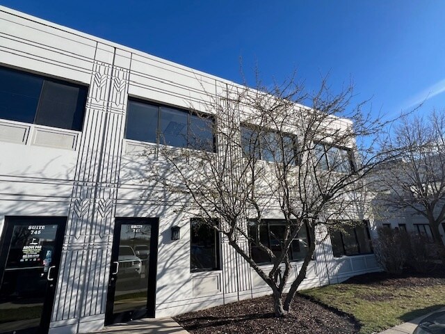 Primary Photo Of 707 Ridgeview Dr, McHenry Flex For Sale