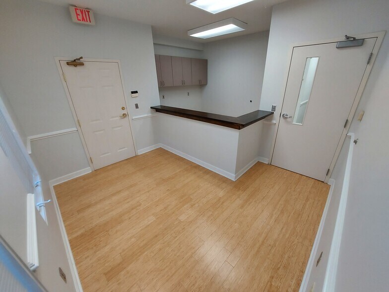 More Photos Of 5015 Southpark Dr, Durham Medical For Lease