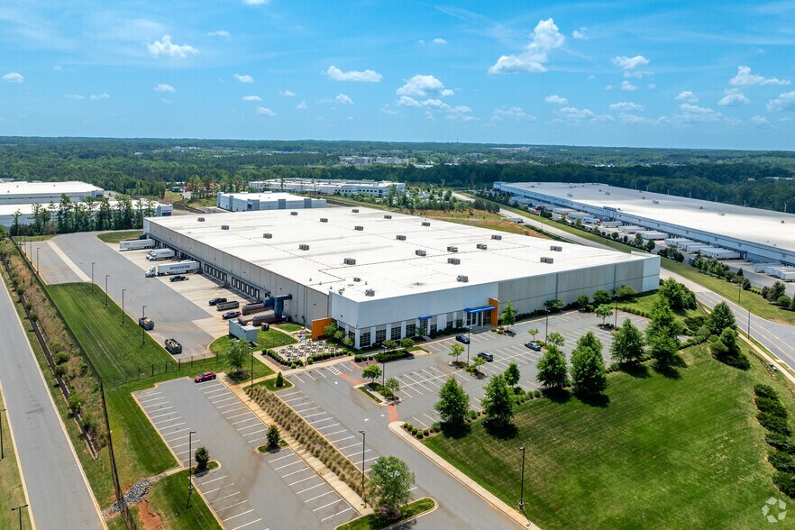 More Photos Of 885 Paragon Way, Rock Hill Warehouse For Lease