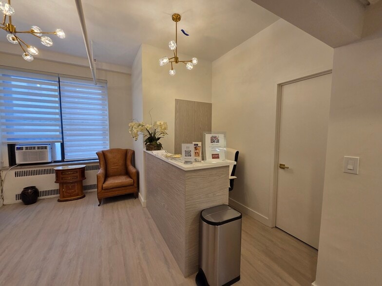 More Photos Of 850 Seventh Ave, New York Office For Lease