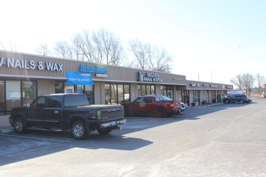 More Photos Of 802-820 N Ridgeview Rd, Olathe Unknown For Lease