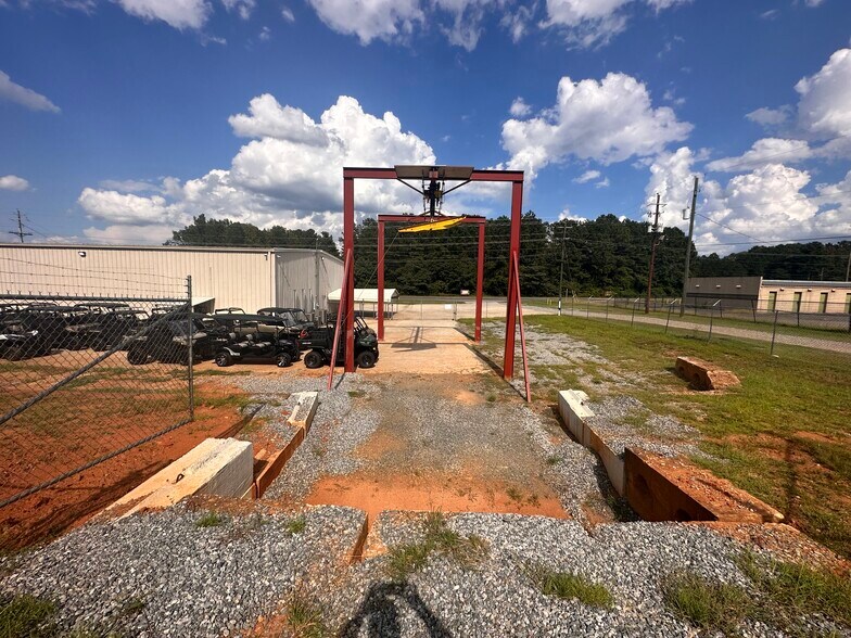 More Photos Of 3028 N Columbia St, Milledgeville Showroom For Sale