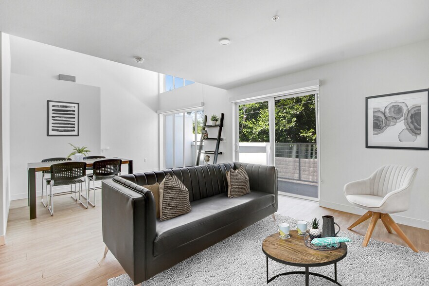 More Photos Of 6625 Reseda Blvd, Reseda Apartments For Lease