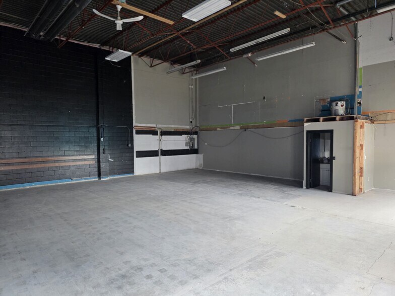More Photos Of 20111-20121 Industrial Ave, Langley Warehouse For Lease