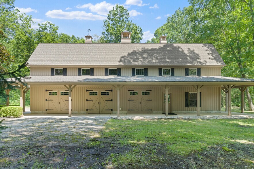 More Photos Of 5455 Plantation Rd, Sunbury Lodge Meeting Hall For Sale
