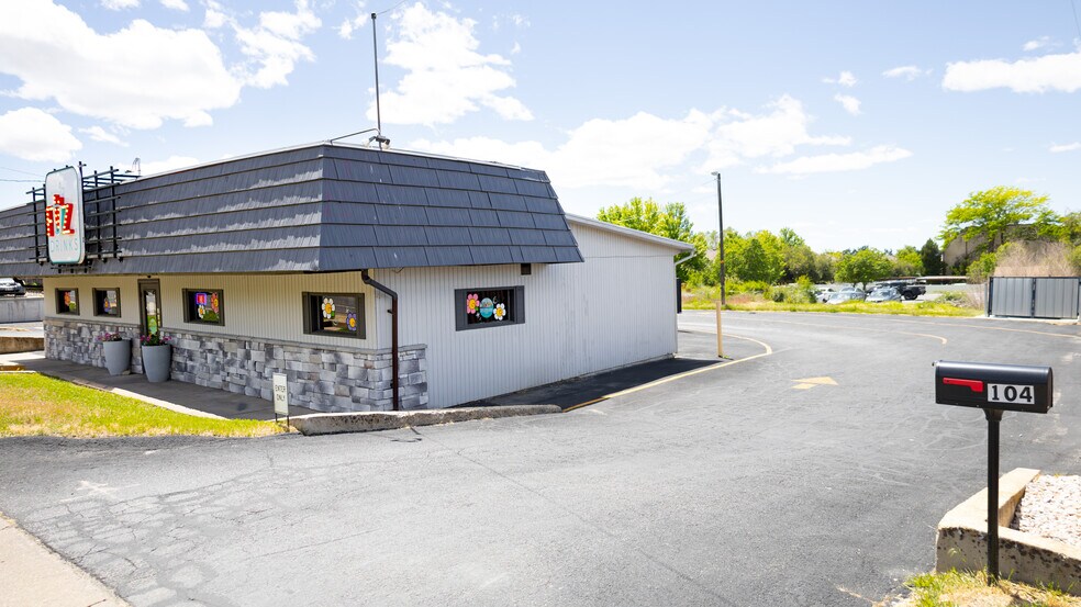 More Photos Of 104 S Main St, Centerville Restaurant For Sale