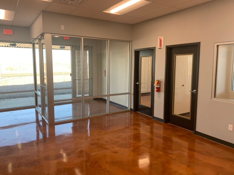 More Photos Of 228 US Highway 285, Pecos Warehouse For Lease