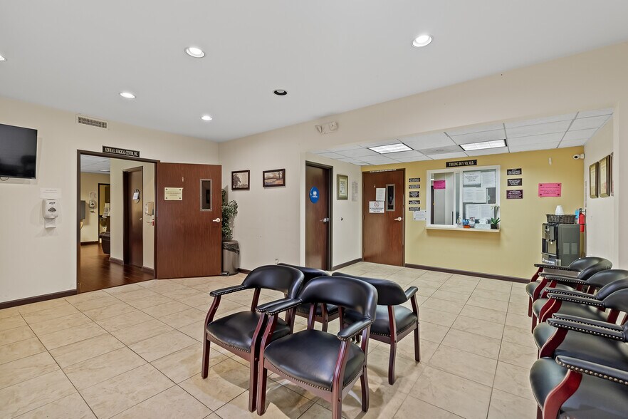 More Photos Of , Santa Clarita Office For Sale