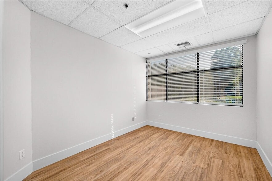 More Photos Of 7257 N Maple Ave, Fresno Office For Lease