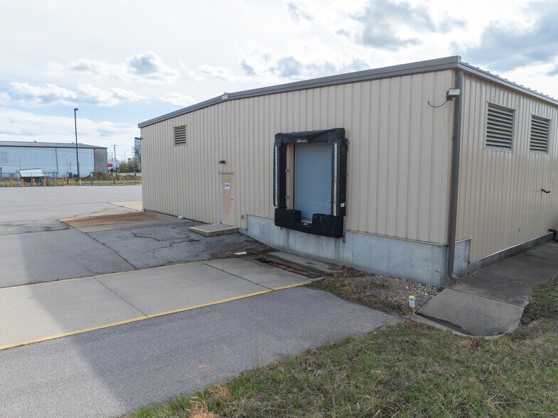 More Photos Of 3702 Hy Point Blvd, Rolla Industrial For Sale