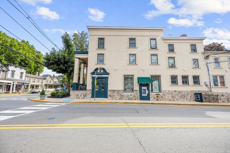 More Photos Of 5 Leigh St, Clinton Township Office For Lease