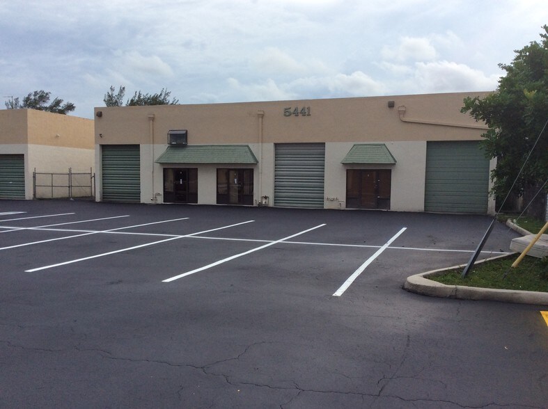 More Photos Of 5431-5441 NW 15th St, Margate Warehouse For Lease