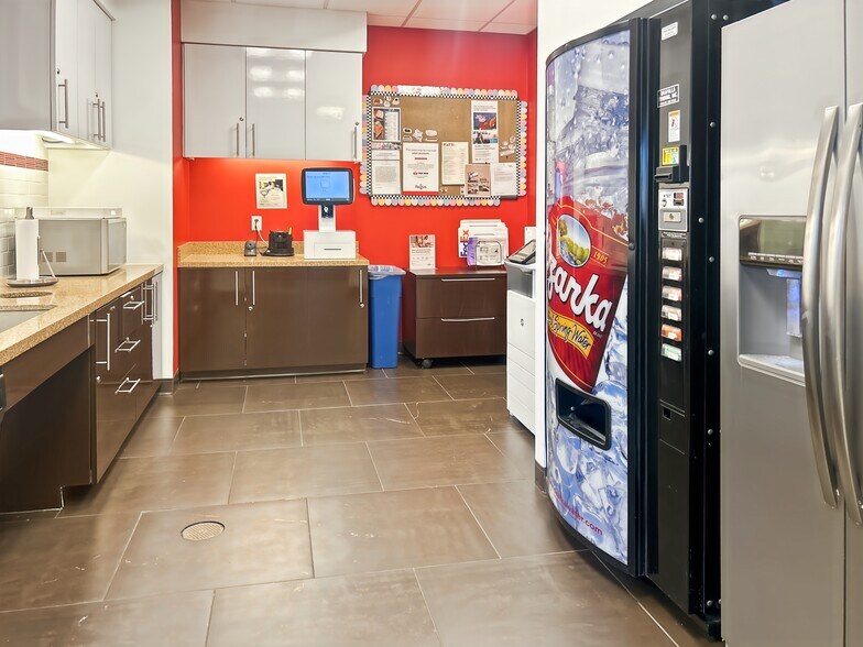 More Photos Of 17806 W Interstate 10, San Antonio Coworking Space