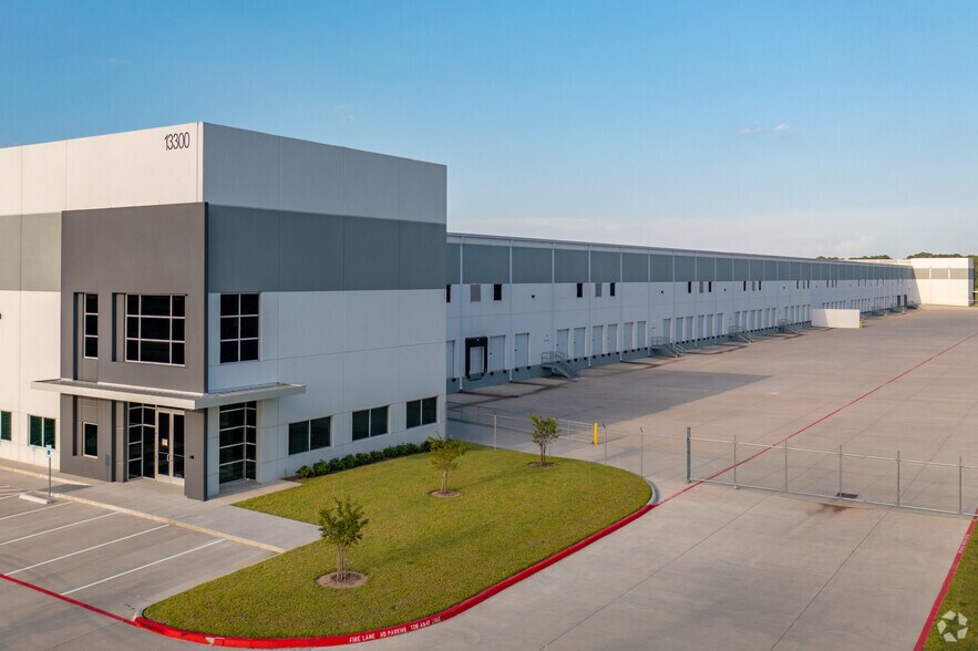 More Photos Of 13300 John F Kennedy Blvd, Houston Distribution For Lease