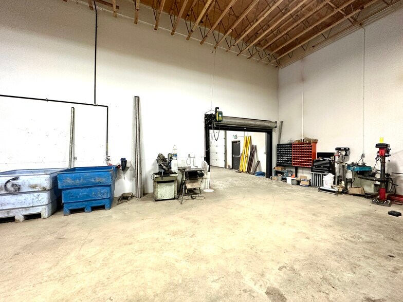 More Photos Of 4630 61 St, Red Deer Warehouse For Lease