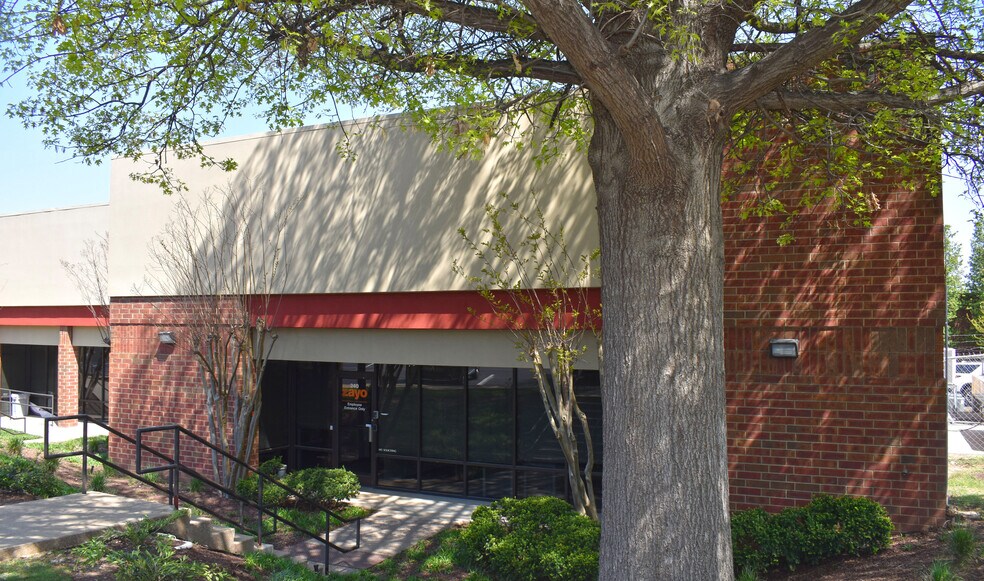 More Photos Of 820 Fesslers Pky, Nashville Light Distribution For Lease