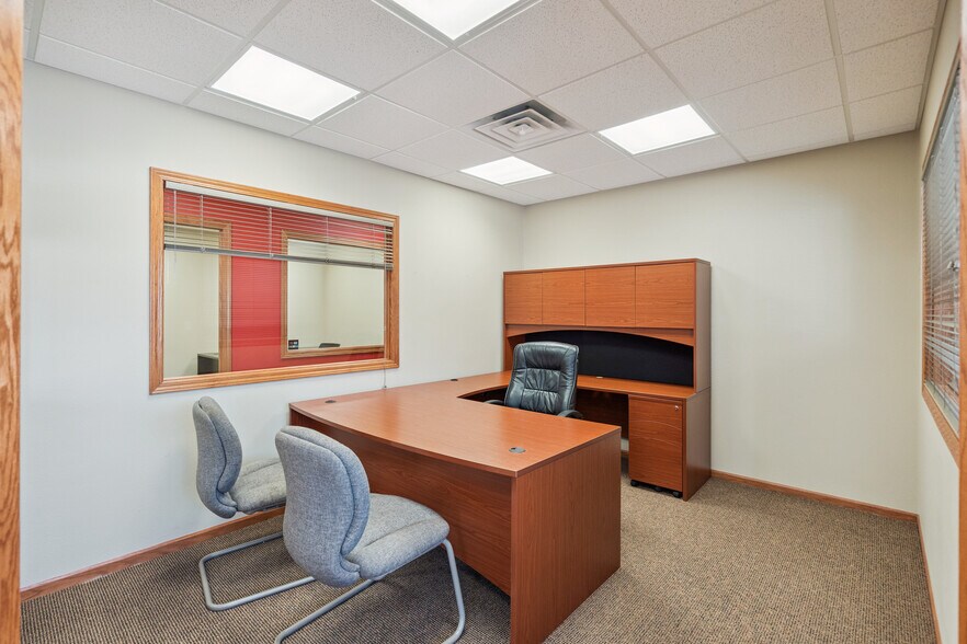 More Photos Of 101 E Linn St, Marshalltown Office For Sale