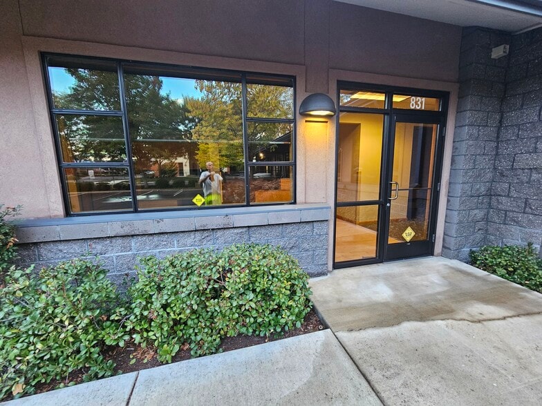 More Photos Of 831 O'Hare Pky, Medford Medical For Lease