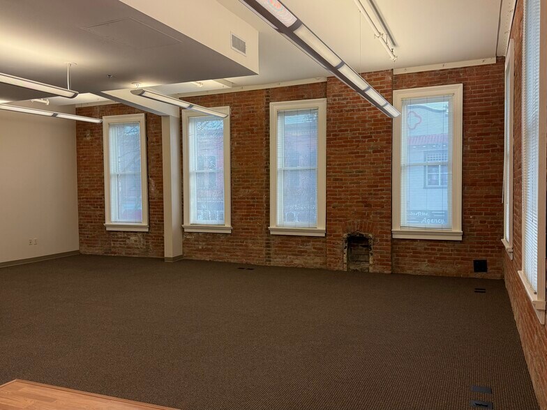 More Photos Of 601-605 Main St, Woodland Office For Lease