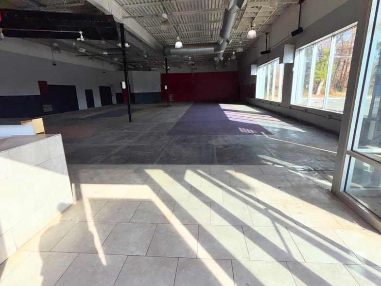 More Photos Of 18230 Grand River Ave, Detroit General Retail For Lease
