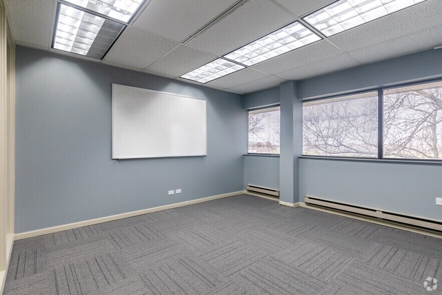 More Photos Of 20280 Governors Dr, Olympia Fields Unknown For Lease