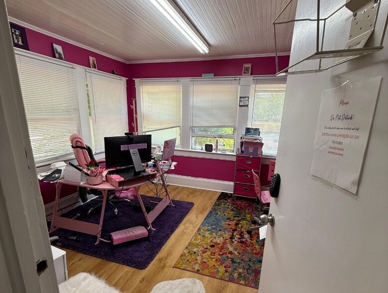 More Photos Of 409 Carthage St, Sanford Medical For Sale