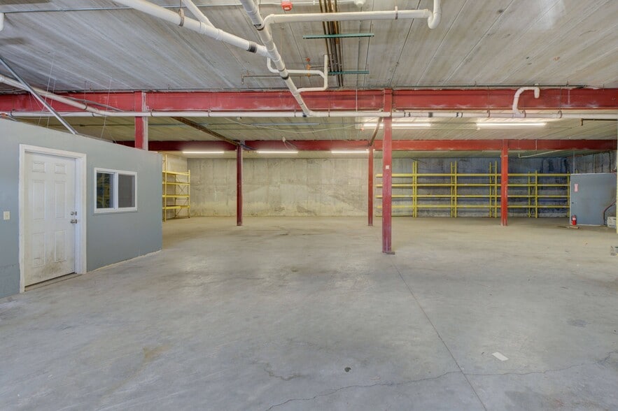 More Photos Of 555 Atwood Ave, Cranston Flex For Lease