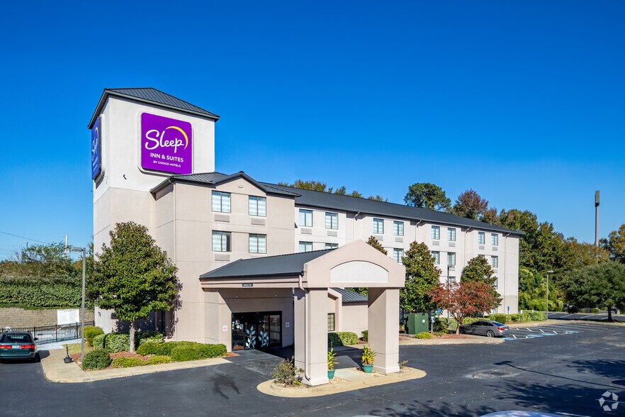 Primary Photo Of 5100 Armour Rd, Columbus Hotel For Sale