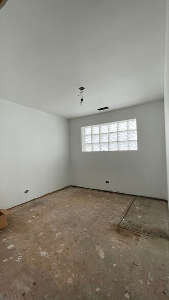 More Photos Of 855 W Northwest Hwy, Palatine Freestanding For Sale