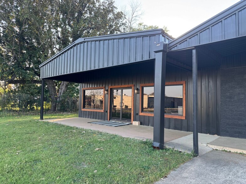 More Photos Of 213 N West St, Atlanta General Retail For Sale