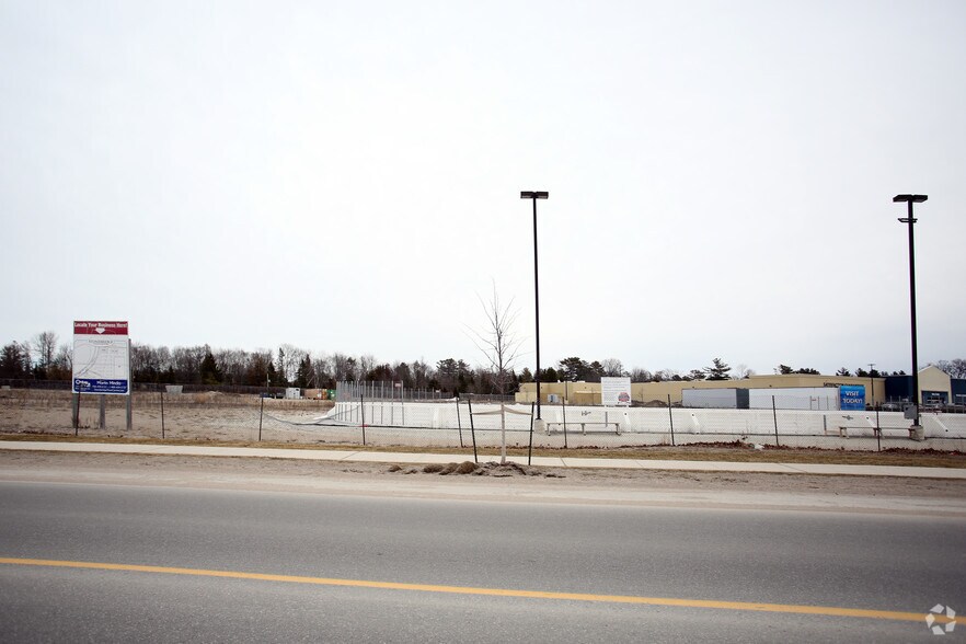 More Photos Of 100 Stonebridge Blvd, Wasaga Beach Freestanding For Lease