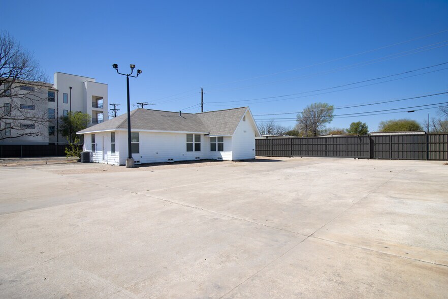 More Photos Of 2618 Bomar Ave, Dallas Land For Lease