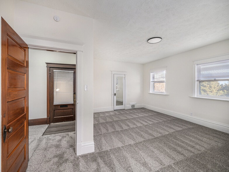 More Photos Of 1618 S 32nd Ave, Omaha Apartments For Sale