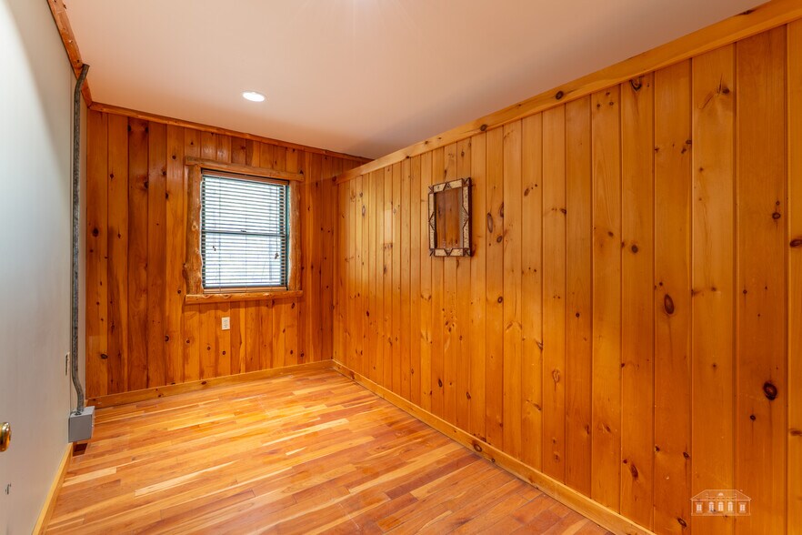 More Photos Of 1915 Saranac Ave, Lake Placid General Retail For Sale
