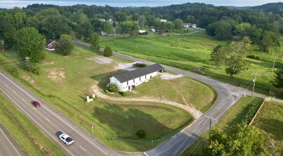 More Photos Of 401 Richardson St, Etowah Religious Facility For Sale