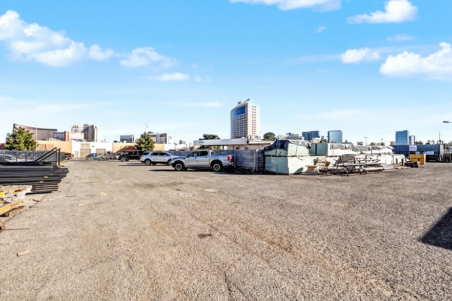More Photos Of 3635 Polaris Ave, Las Vegas Industrial For Lease