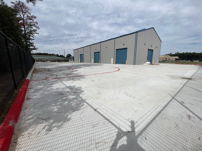 More Photos Of 18630 Intercontinental Crossing Dr, Houston Warehouse For Lease