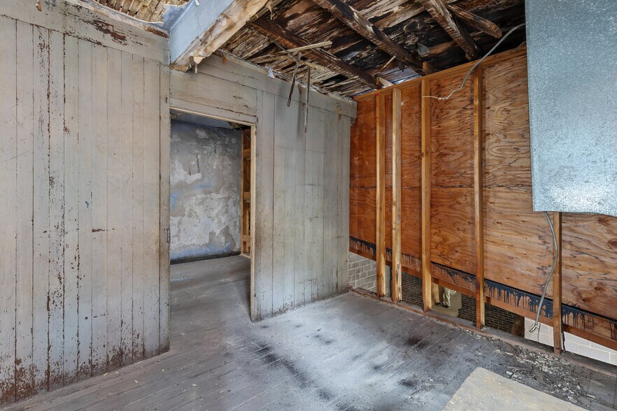 More Photos Of 663 W Pratt St, Baltimore Storefront Retail Residential For Sale