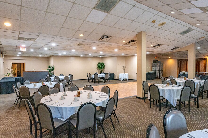 More Photos Of 1617 Banksville Rd, Pittsburgh Restaurant For Sale