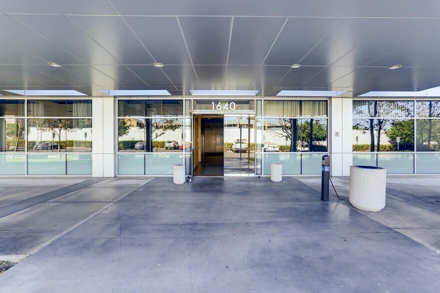 More Photos Of 1640 Newport Blvd, Costa Mesa Medical For Lease