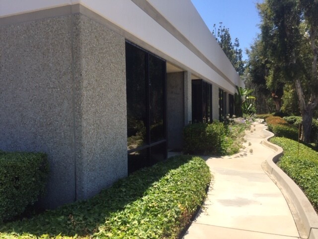 More Photos Of 1090 Lawrence Dr, Newbury Park Showroom For Lease