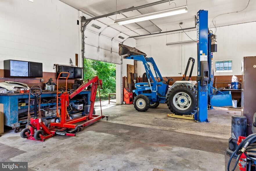 More Photos Of 5373 Chestnut Ave, Vineland Auto Repair For Sale